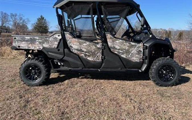 2025 Honda Pioneer 1000-6 Deluxe Crew