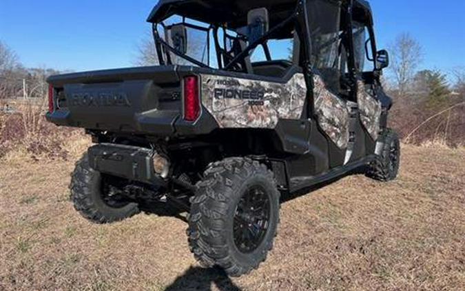 2025 Honda Pioneer 1000-6 Deluxe Crew