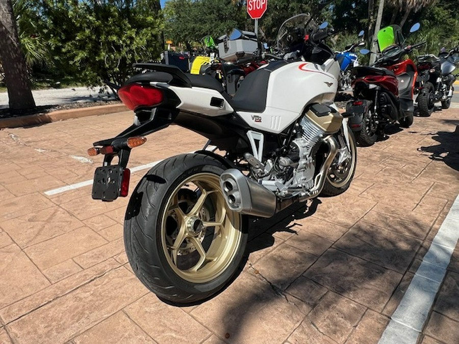 2024 Moto Guzzi V100 Mandello