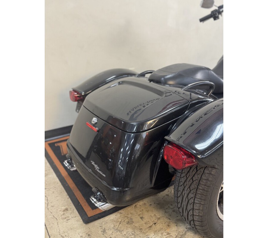 2016 Harley-Davidson Freewheeler Black Quartz