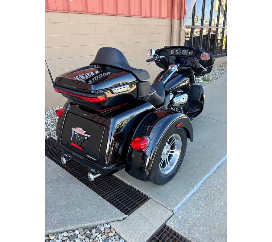 2024 Harley-Davidson Tri Glide Ultra Vivid Black