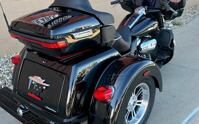 2024 Harley-Davidson Tri Glide Ultra Vivid Black