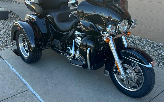 2024 Harley-Davidson Tri Glide Ultra Vivid Black