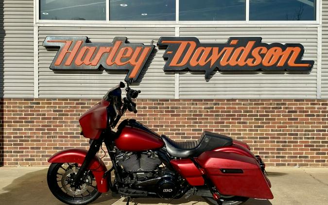 2019 Harley-Davidson Street Glide Special Wicked Red Denim