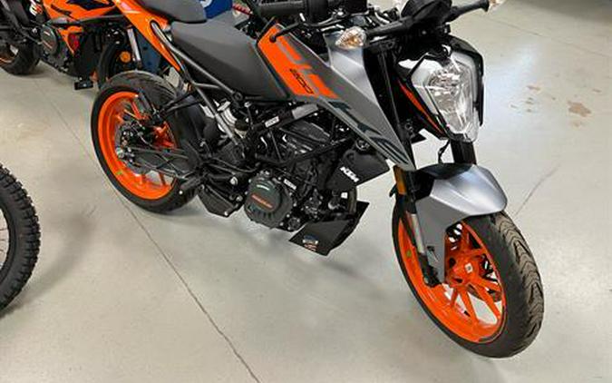 2023 KTM 200 Duke