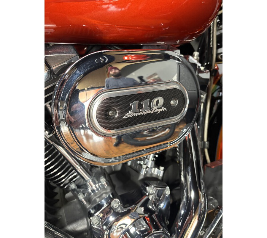 2013 Harley-Davidson® CVO™ Ultra Classic® Electra Glide® TRIB ORNG/SLATE W/ PINSTRIP