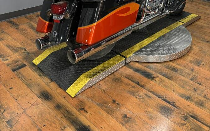 2013 Harley-Davidson® CVO™ Ultra Classic® Electra Glide® TRIB ORNG/SLATE W/ PINSTRIP