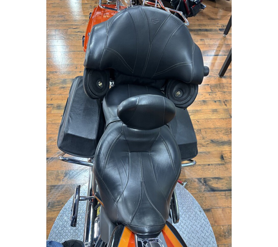 2013 Harley-Davidson® CVO™ Ultra Classic® Electra Glide® TRIB ORNG/SLATE W/ PINSTRIP