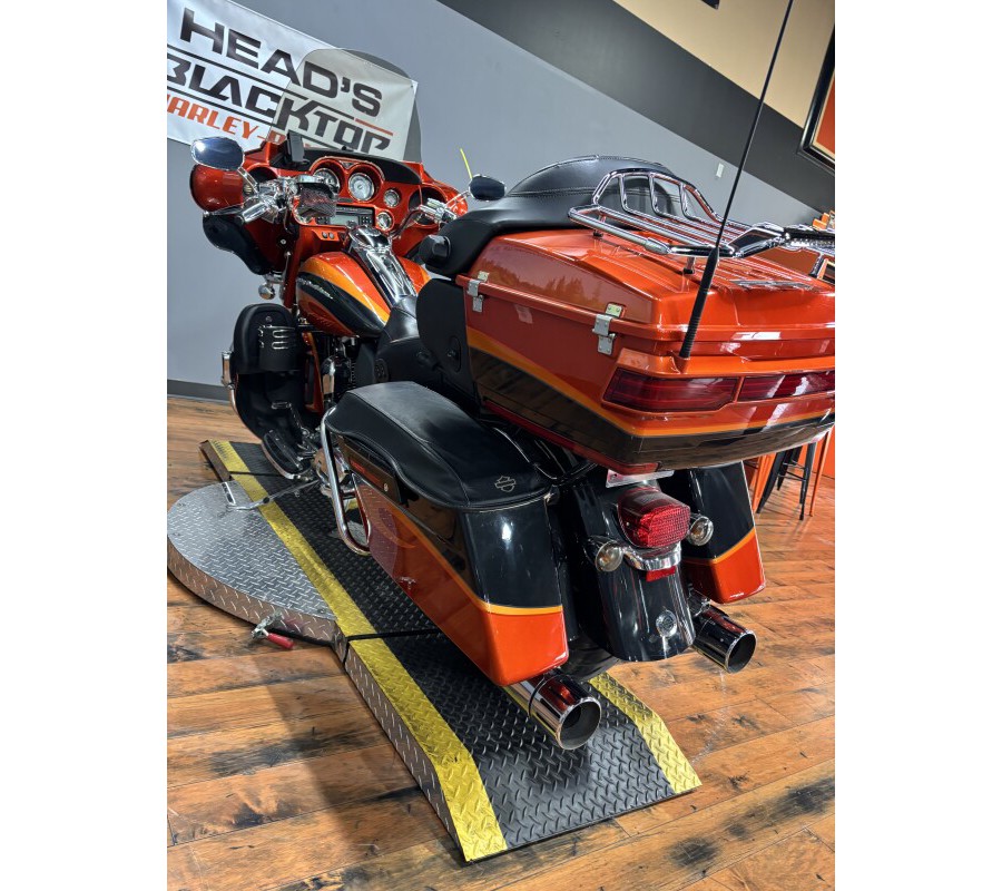 2013 Harley-Davidson® CVO™ Ultra Classic® Electra Glide® TRIB ORNG/SLATE W/ PINSTRIP