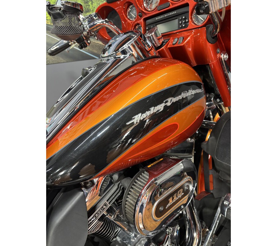 2013 Harley-Davidson® CVO™ Ultra Classic® Electra Glide® TRIB ORNG/SLATE W/ PINSTRIP