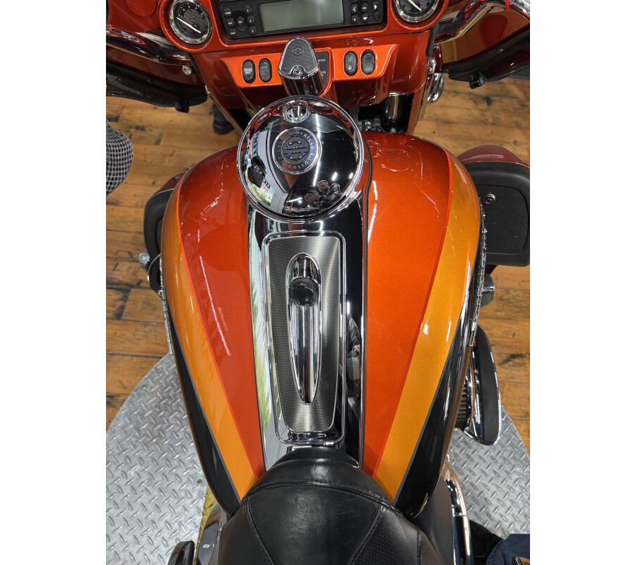 2013 Harley-Davidson® CVO™ Ultra Classic® Electra Glide® TRIB ORNG/SLATE W/ PINSTRIP