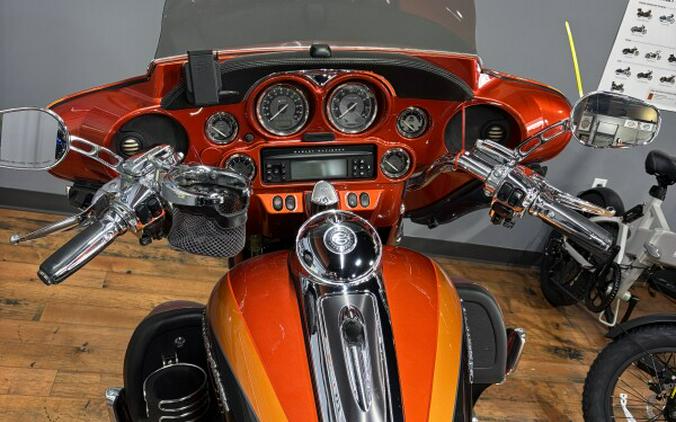 2013 Harley-Davidson® CVO™ Ultra Classic® Electra Glide® TRIB ORNG/SLATE W/ PINSTRIP