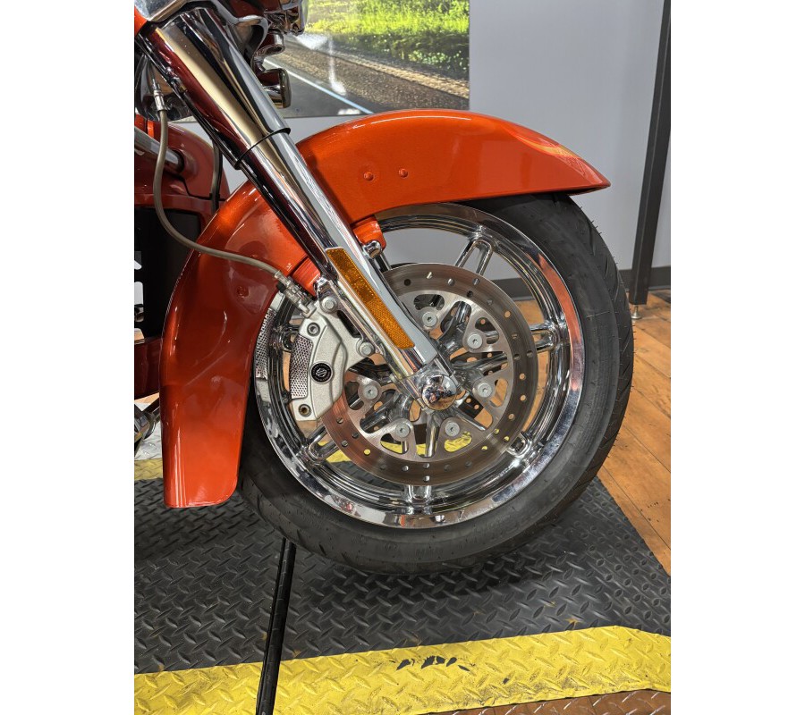 2013 Harley-Davidson® CVO™ Ultra Classic® Electra Glide® TRIB ORNG/SLATE W/ PINSTRIP