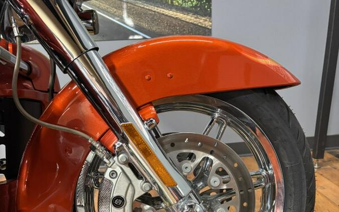 2013 Harley-Davidson® CVO™ Ultra Classic® Electra Glide® TRIB ORNG/SLATE W/ PINSTRIP