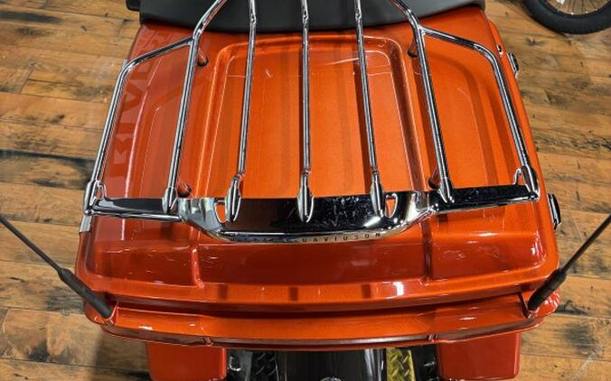 2013 Harley-Davidson® CVO™ Ultra Classic® Electra Glide® TRIB ORNG/SLATE W/ PINSTRIP