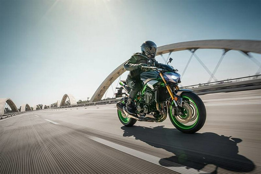 2025 Kawasaki Z900 SE ABS