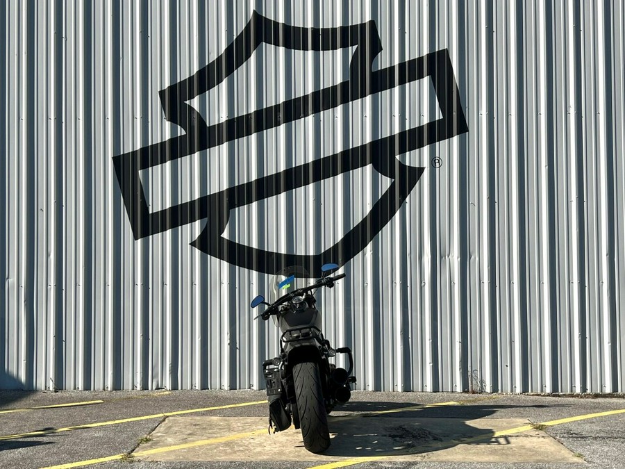 2018 Harley-Davidson® Fat Bob® 114 Industrial Gray Denim