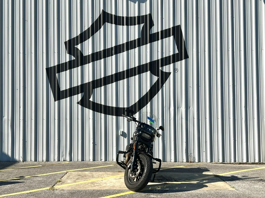 2018 Harley-Davidson® Fat Bob® 114 Industrial Gray Denim