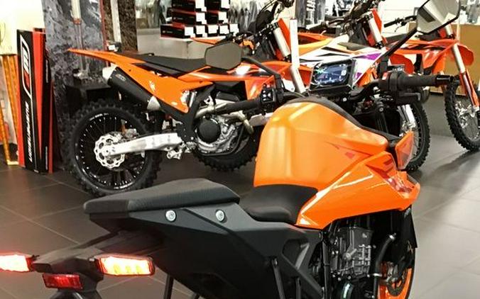 2024 KTM 990 Duke