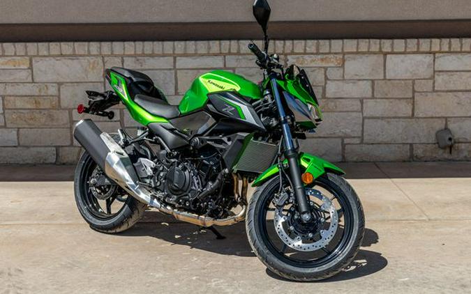 New 2024 KAWASAKI Z500 ABS CANDY LIME GREEN AND METALLIC FLAT SPARK BLACK AND METALLIC GRAPHITE GRAY