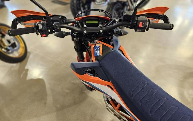 2024 KTM 690 SMC R