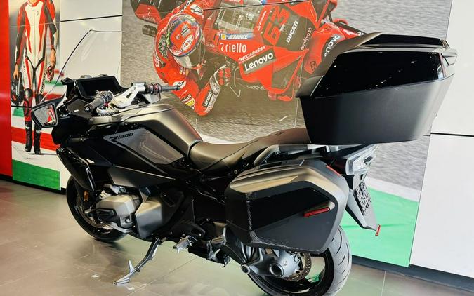 2026 BMW R 1300 RT Triple Black