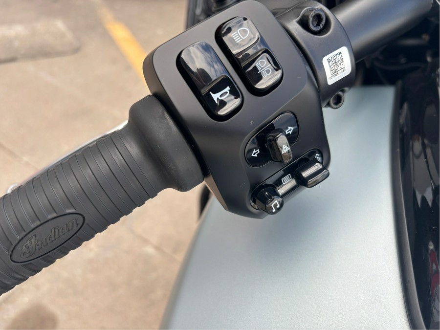 2025 Indian Motorcycle Challenger® Dark Horse® 112