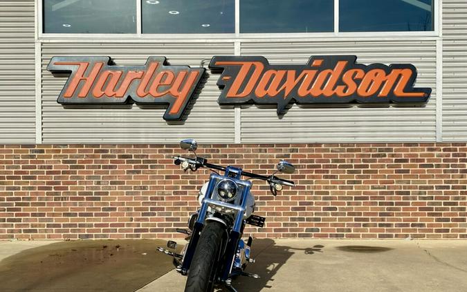 2016 Harley-Davidson Breakout Crushed Ice Pearl