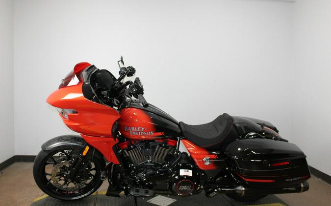 Harley-Davidson® CVO Road Glide ST 2026 FLTRXSTSE 84680403 CITRUS HEAT W/ PINSTRIPE