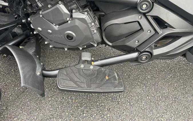 2016 Can-Am Spyder F3 Limited Special Series 6-Speed Semi-Automatic (SE6)