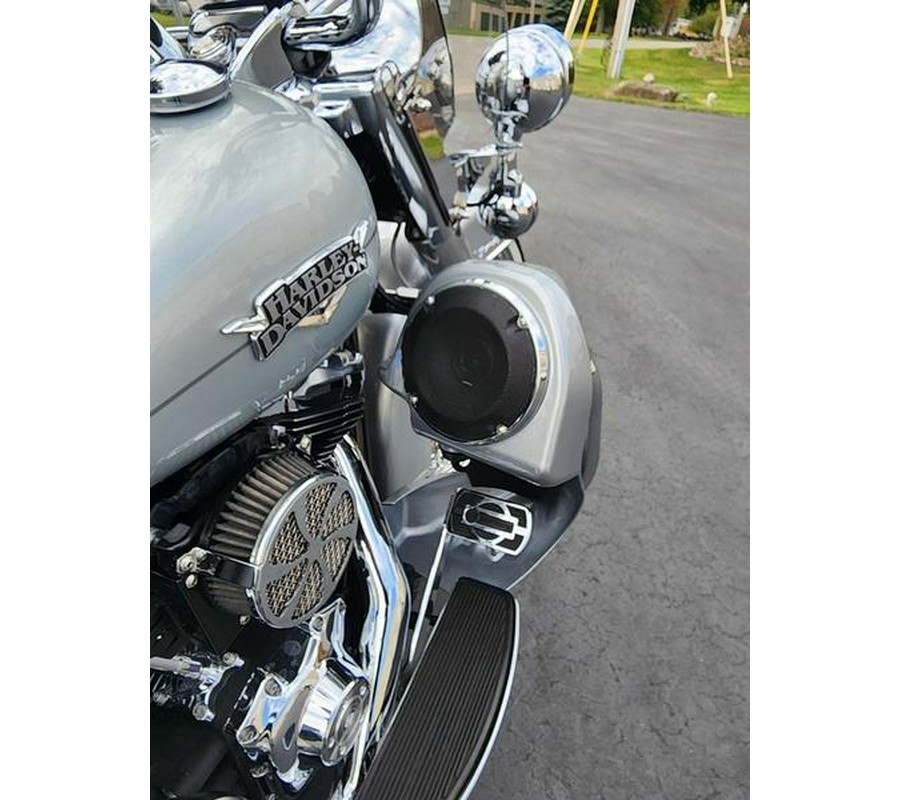 2011 Harley-Davidson® FLHRC - Road King® Classic