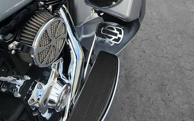 2011 Harley-Davidson® FLHRC - Road King® Classic