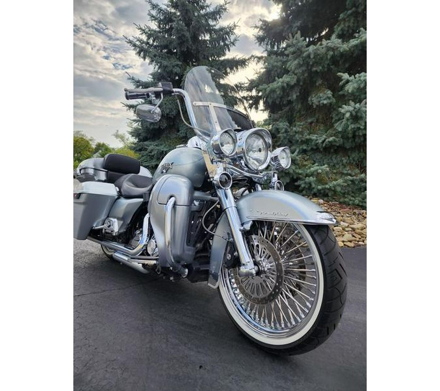 2011 Harley-Davidson® FLHRC - Road King® Classic