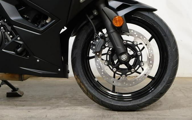 2026 Kawasaki Ninja® 500 Metallic Flat Spark Black