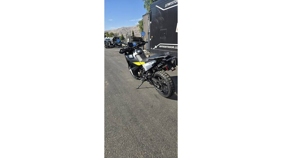 2023 Husqvarna Norden 901 - 0361