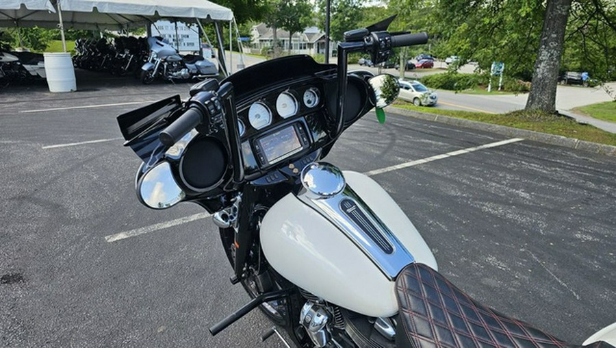 2017 Harley-Davidson FLHXS - Street Glide Special