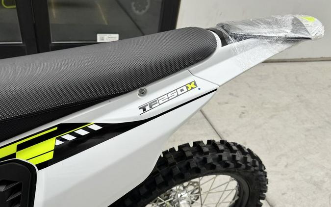 2025 Triumph TF 250-X Jet Black/Pure White