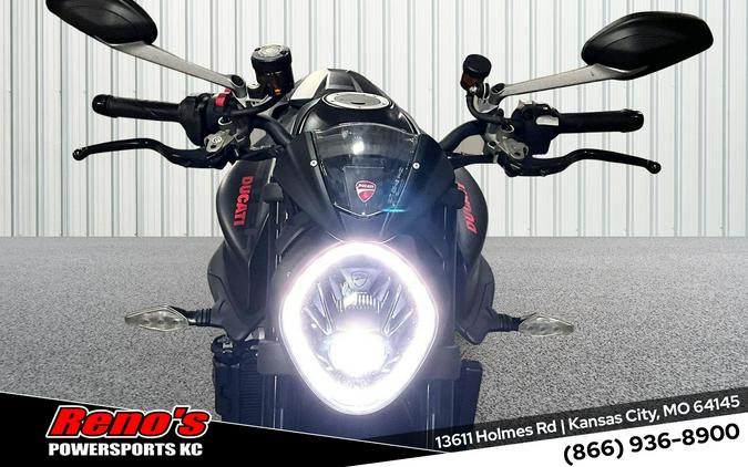 2023 Ducati MONSTER PLUS