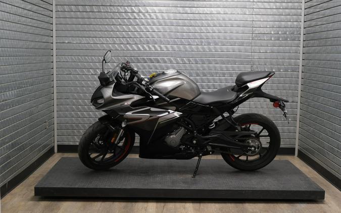 2023 CFMOTO 300SS