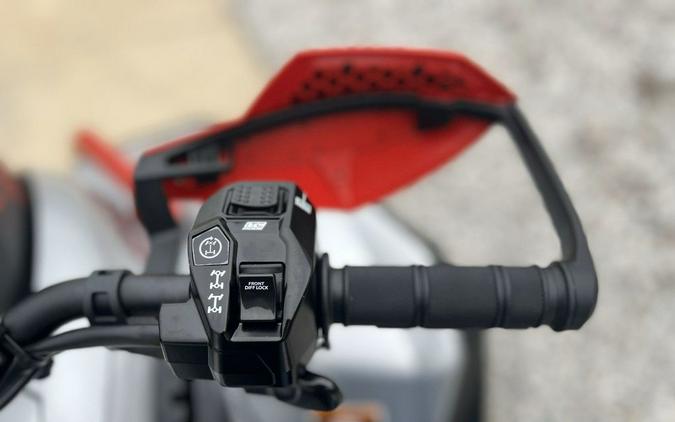 2026 Can-Am® Renegade X mr 1000 R Hyper Silver & Legion Red