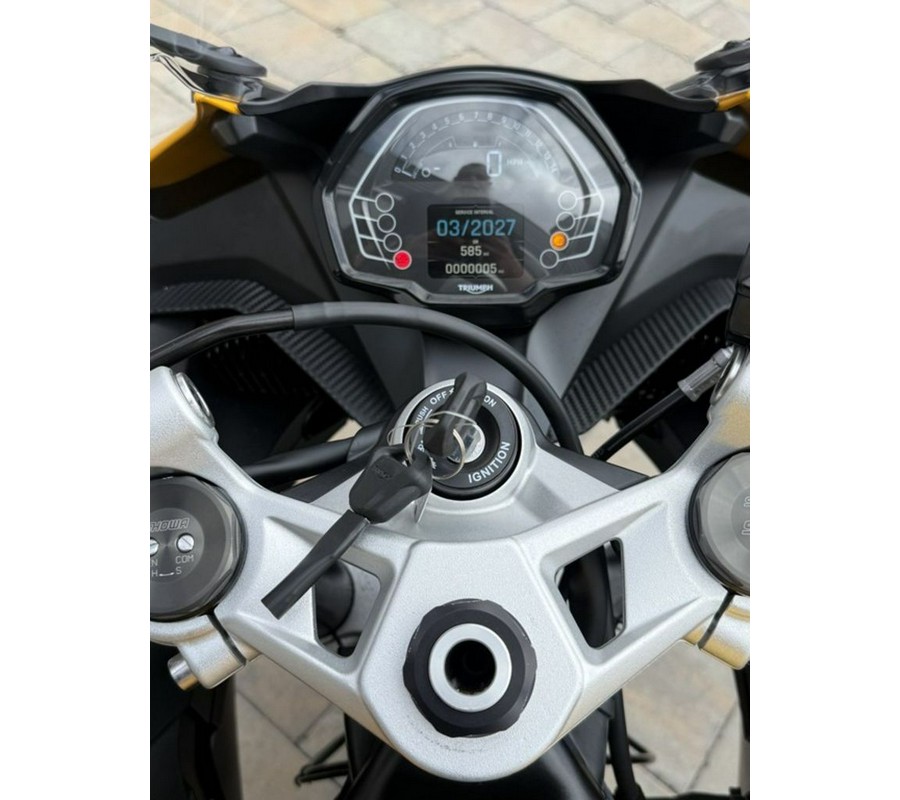 2026 Triumph Daytona 660 Cosmic Yellow / Sapphire Black