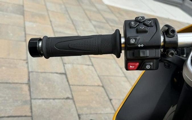 2026 Triumph Daytona 660 Cosmic Yellow Sapphire Black