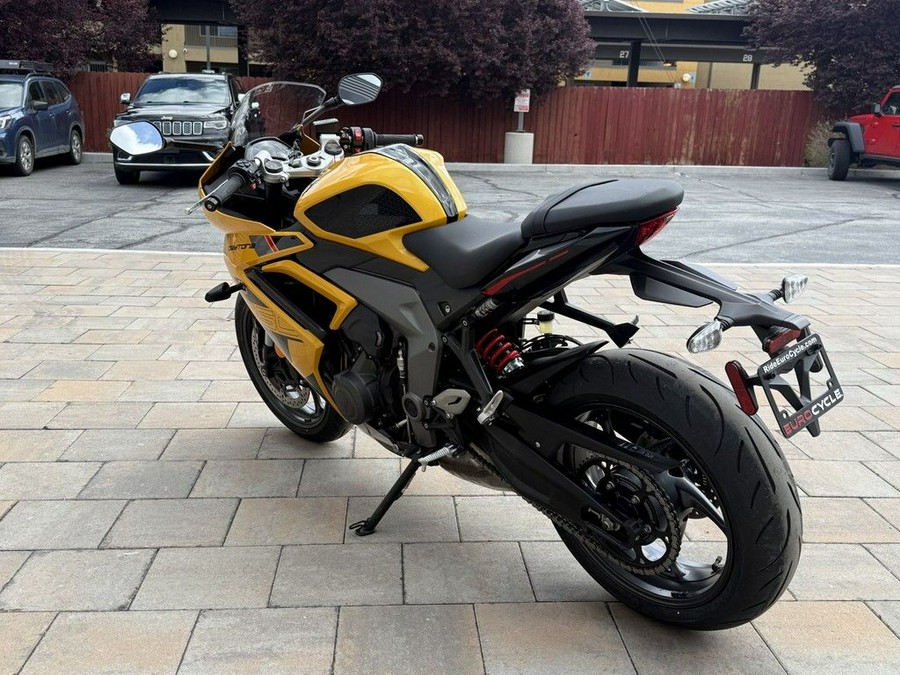 2026 Triumph Daytona 660 Cosmic Yellow / Sapphire Black
