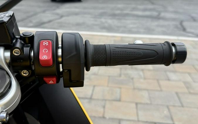 2026 Triumph Daytona 660 Cosmic Yellow / Sapphire Black