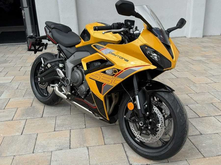 2026 Triumph Daytona 660 Cosmic Yellow / Sapphire Black