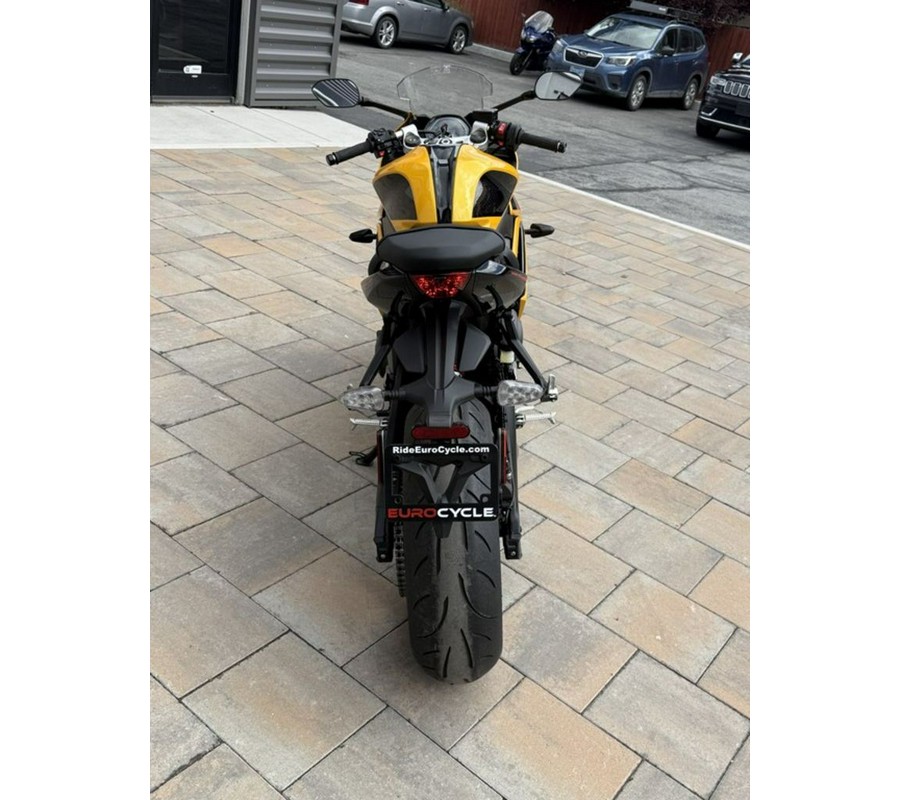 2026 Triumph Daytona 660 Cosmic Yellow / Sapphire Black