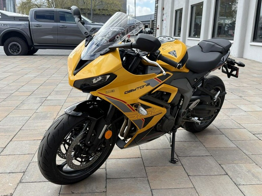 2026 Triumph Daytona 660 Cosmic Yellow / Sapphire Black