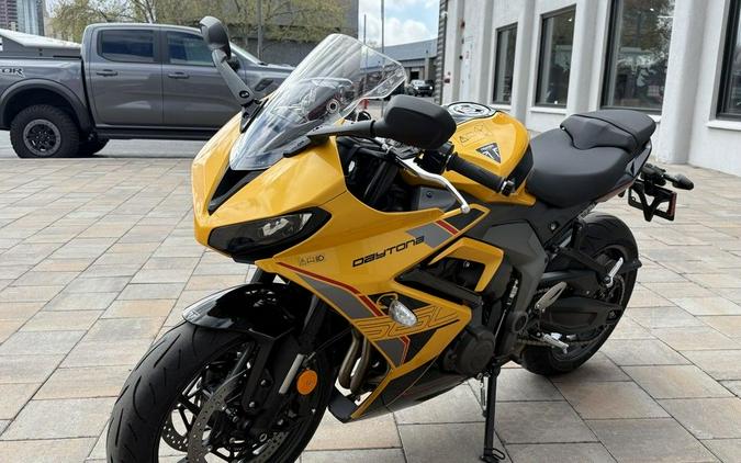 2026 Triumph Daytona 660 Cosmic Yellow / Sapphire Black