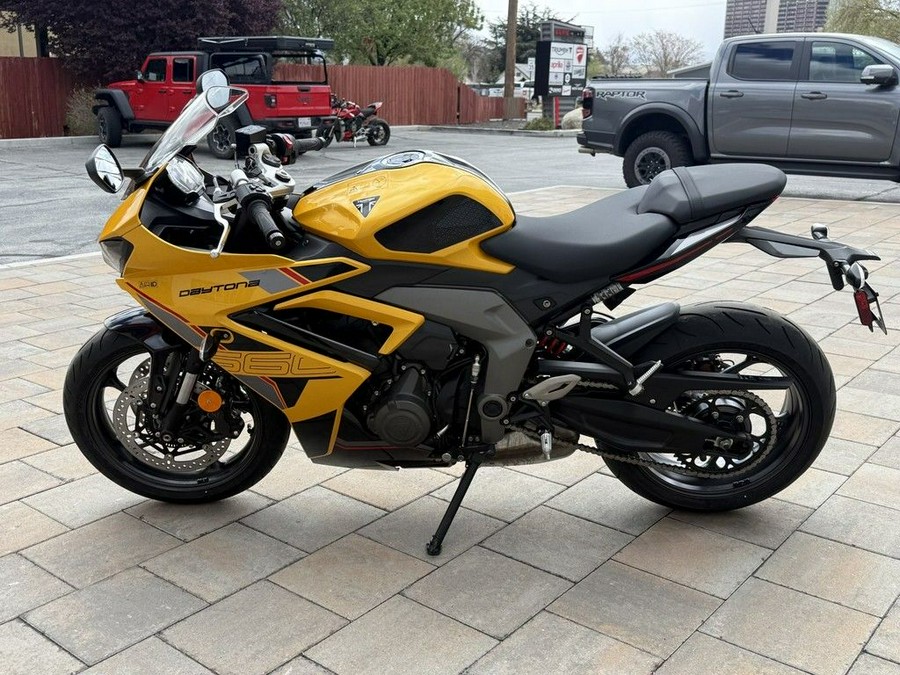 2026 Triumph Daytona 660 Cosmic Yellow / Sapphire Black