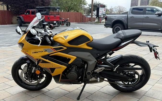 2026 Triumph Daytona 660 Cosmic Yellow / Sapphire Black